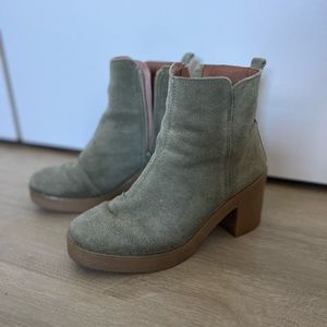 Suede chunky boots